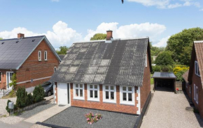 3 Bedroom Cozy Home In Rudkøbing, Spodsbjerg